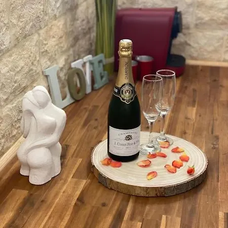 Appartement Loveroom Auriol, Romantique Et Coquine *