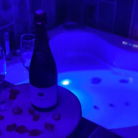 Appartement Loveroom Auriol, Romantique Et Coquine *